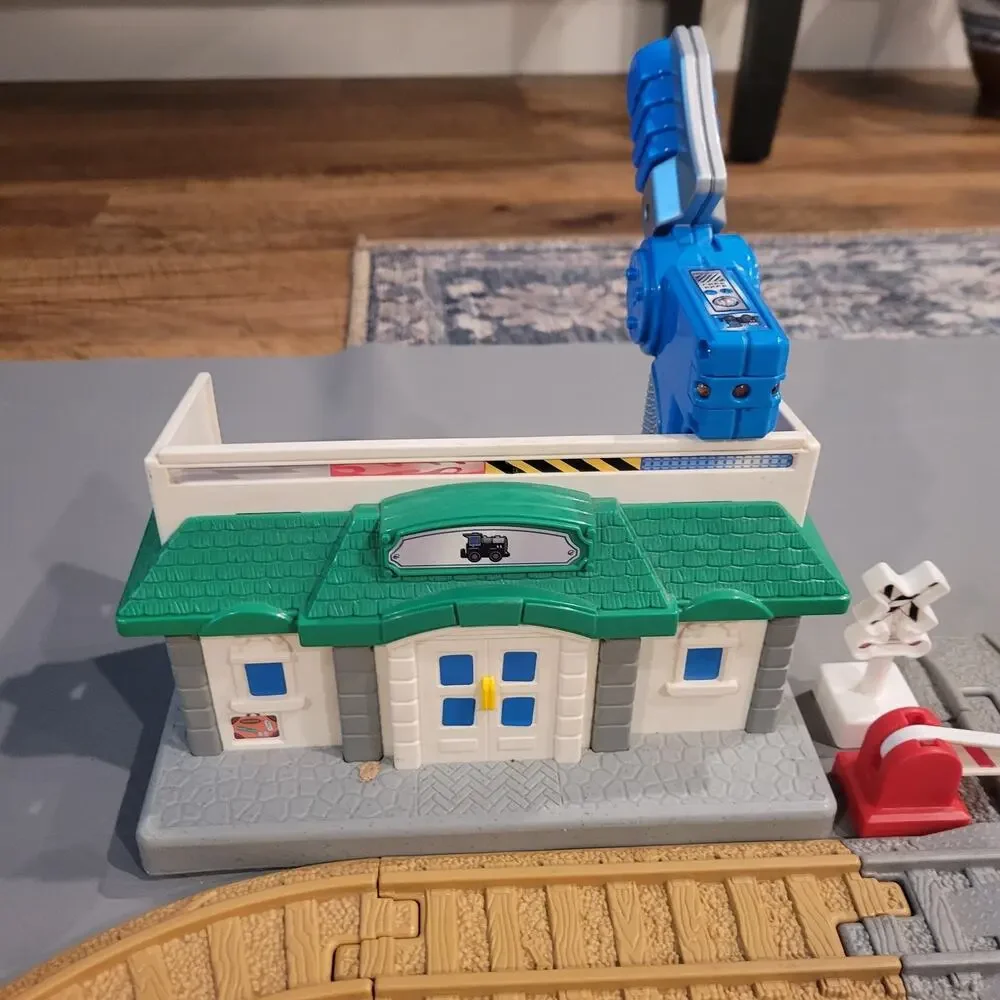 GeoTrax B1836 Tracktown Railway Fisher Price Incomplete Geo Trax Set